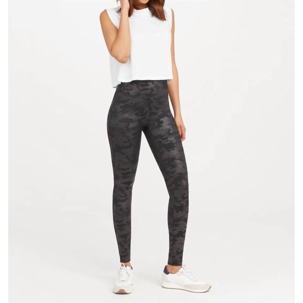 NEW SPANX faux leather camo leggings in matte black camo - Picture 3 of 3